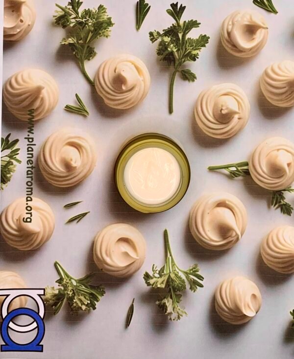 Nourishing Hazelnut Oil & Tea Tree Cream - Image 3